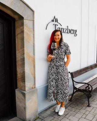 Za každým naším vínem stojí lidé. 🍷 A někdy mezi nimi vyroste osobnost, která dokáže inspirovat celý tým. ✨ Míša se z role...